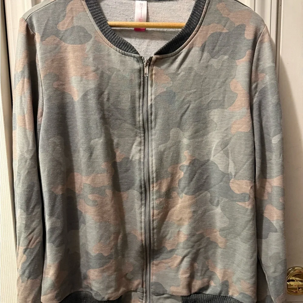 No Boundaries Camo Full Zip Top - Picture 3 of 7